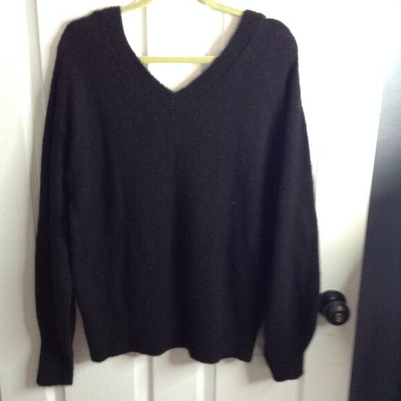 Michael Kors "L" V-neck Sweater, Wool/Acrylic Blend, Cable knit, Warm and cozy - Picture 3 of 5